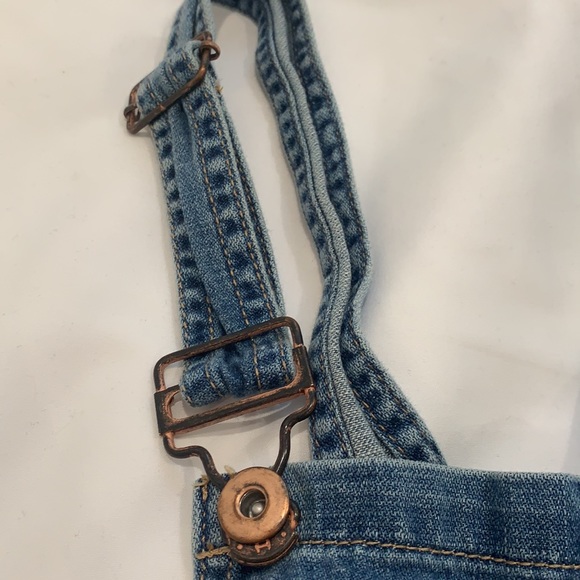 Forever 21 Distressed Jean Overall Shorts Size S - Picture 6 of 10